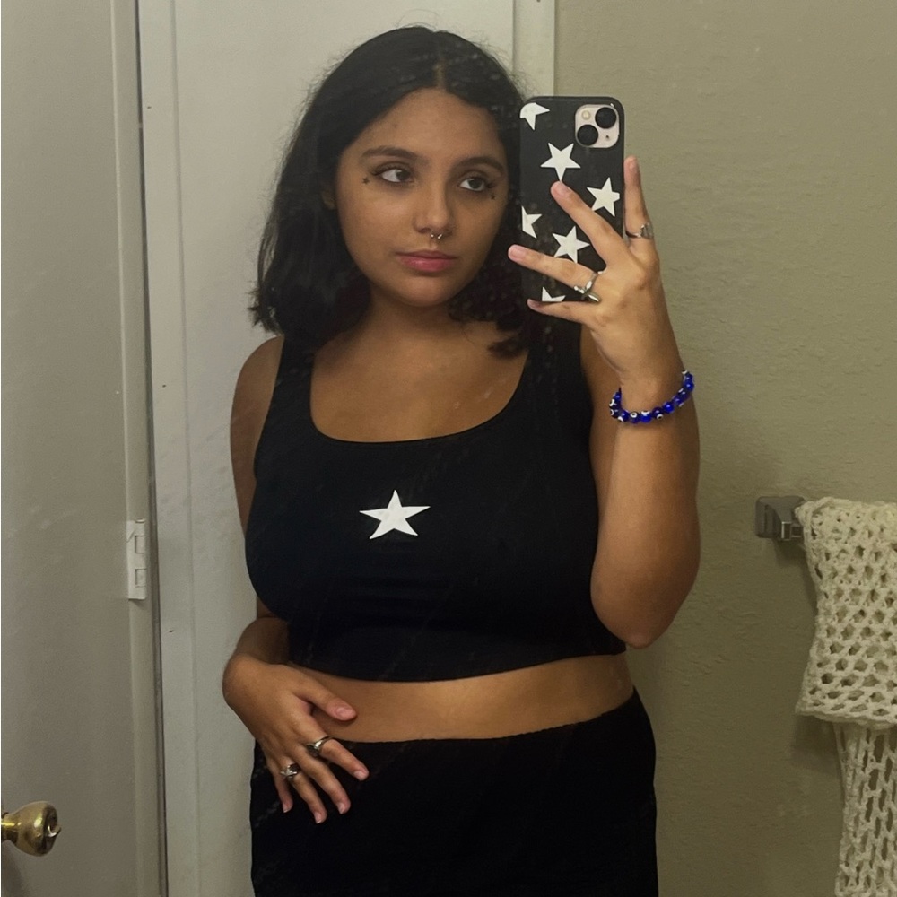 Meet your Posher, Bee